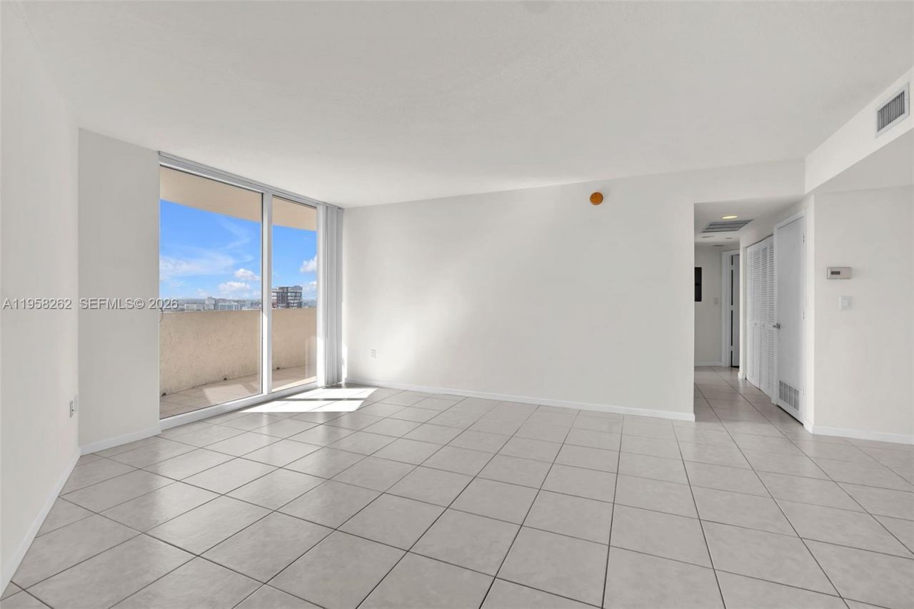 19501 W Country Club Dr, Unit 2011, Aventura, FL 33180 Photo