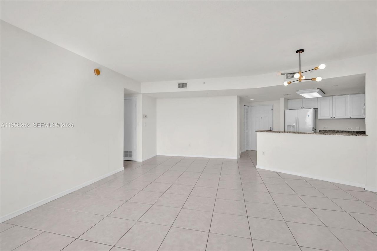 19501 W Country Club Dr, Unit 2011, Aventura, FL 33180 Photo