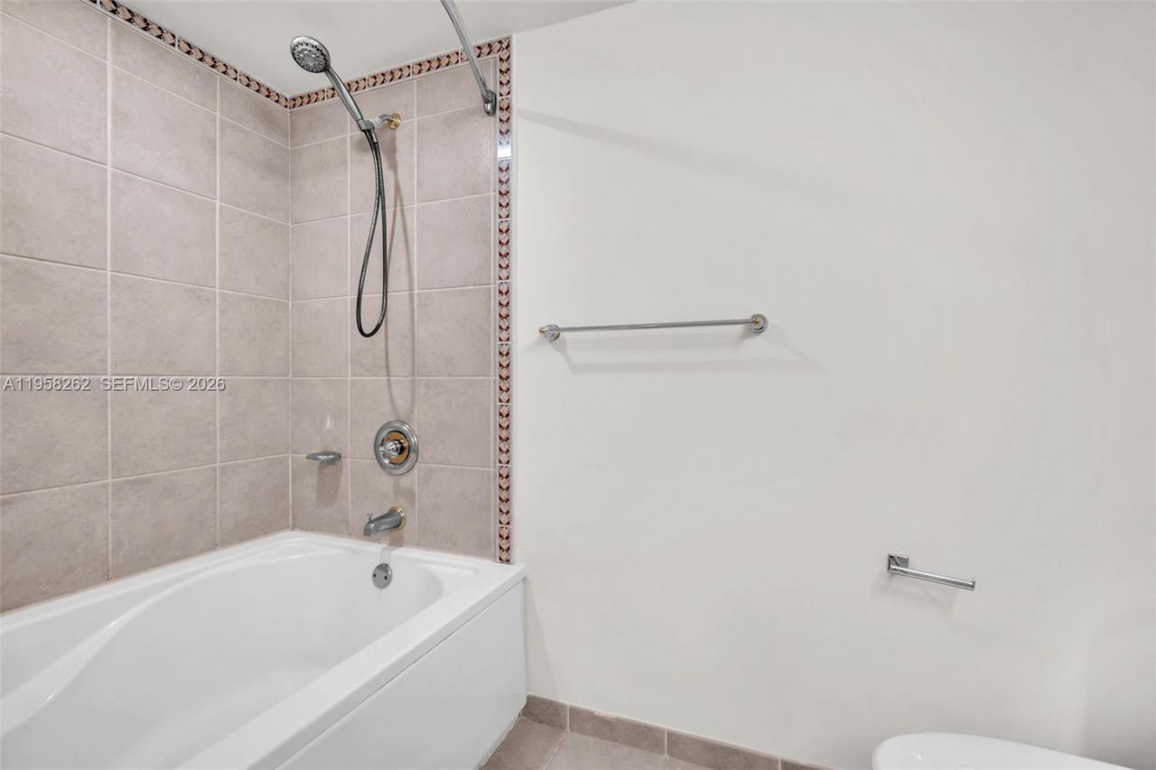 19501 W Country Club Dr, Unit 2011, Aventura, FL 33180 Photo