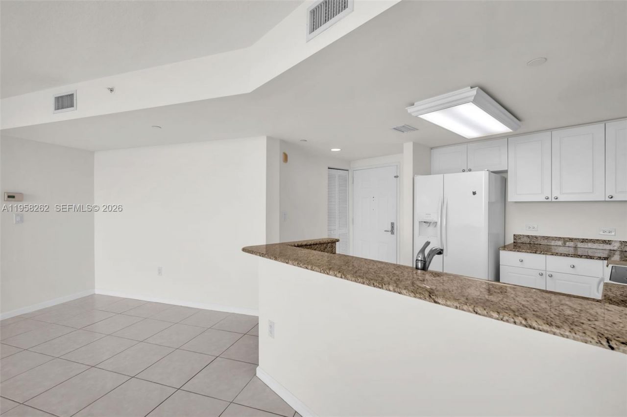 19501 W Country Club Dr, Unit 2011, Aventura, FL 33180 Photo