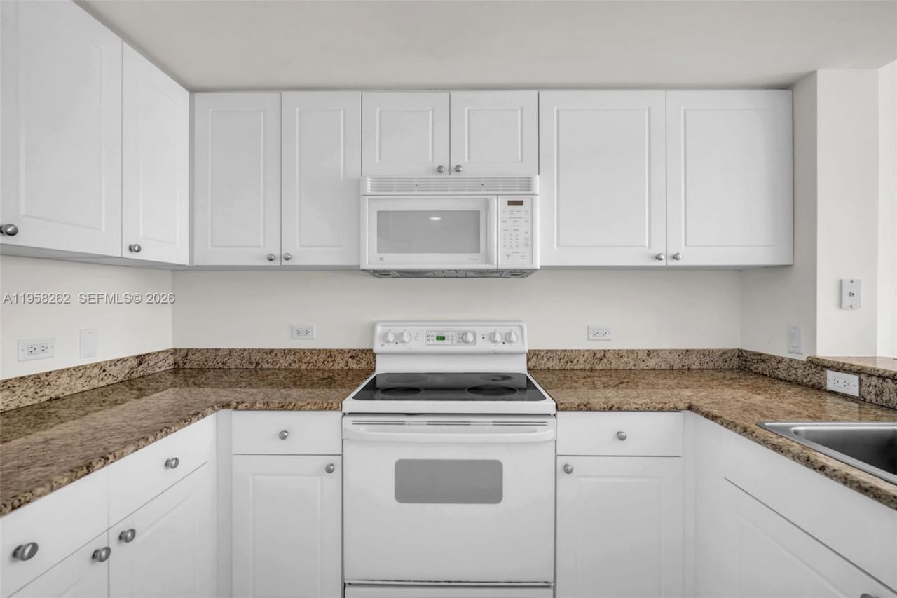 19501 W Country Club Dr, Unit 2011, Aventura, FL 33180 Photo