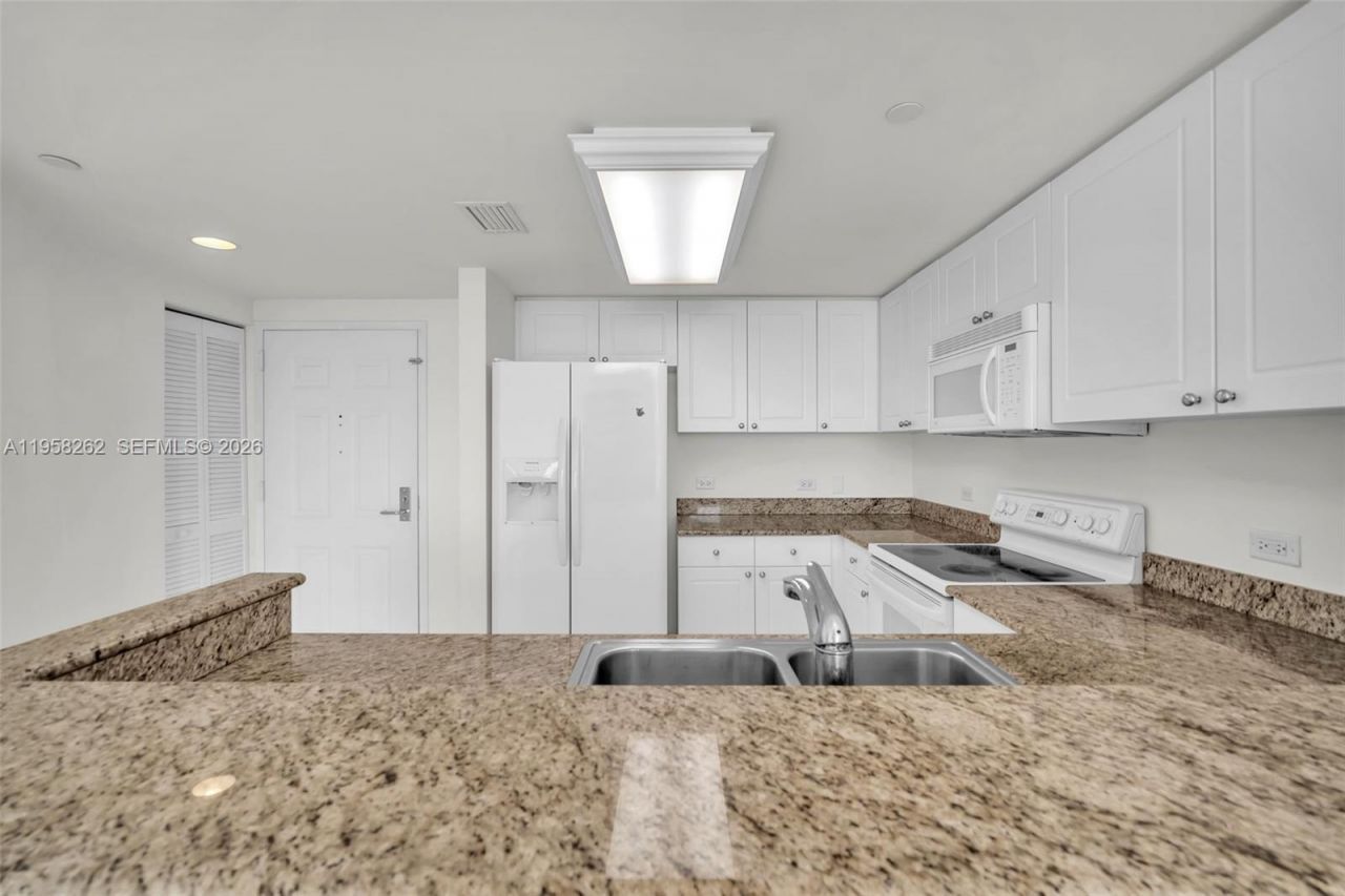 19501 W Country Club Dr, Unit 2011, Aventura, FL 33180 Photo