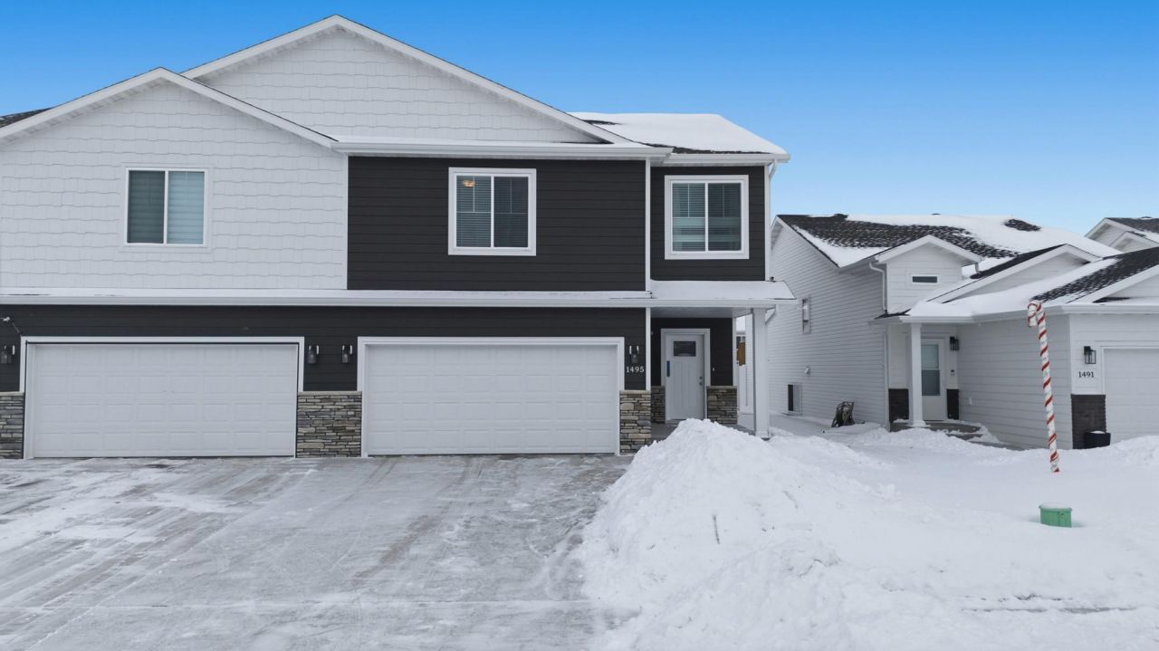 1495 69th Avenue S, Fargo, ND 58104 Main Photo
