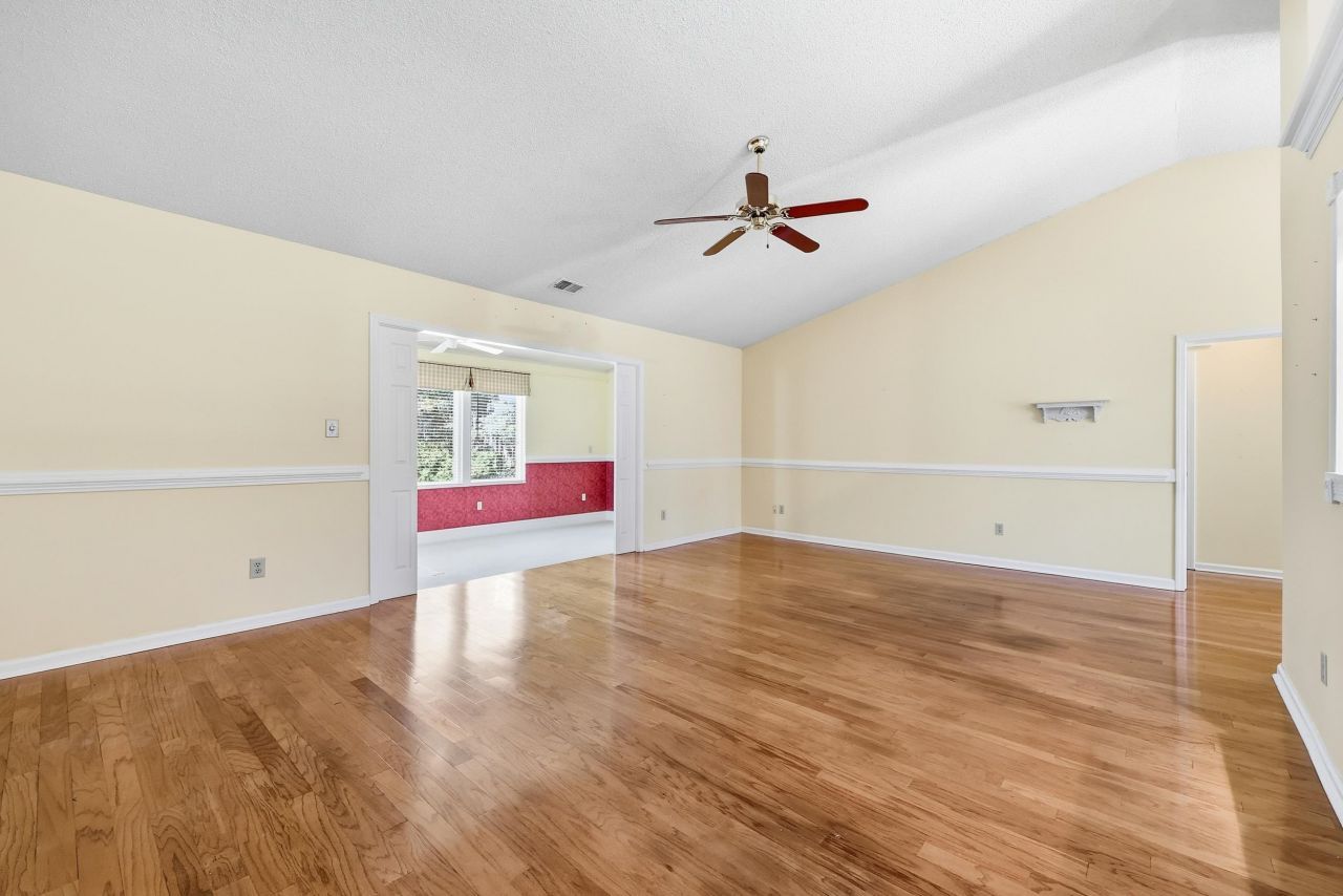 667 Bluebird Ln. Photo 17