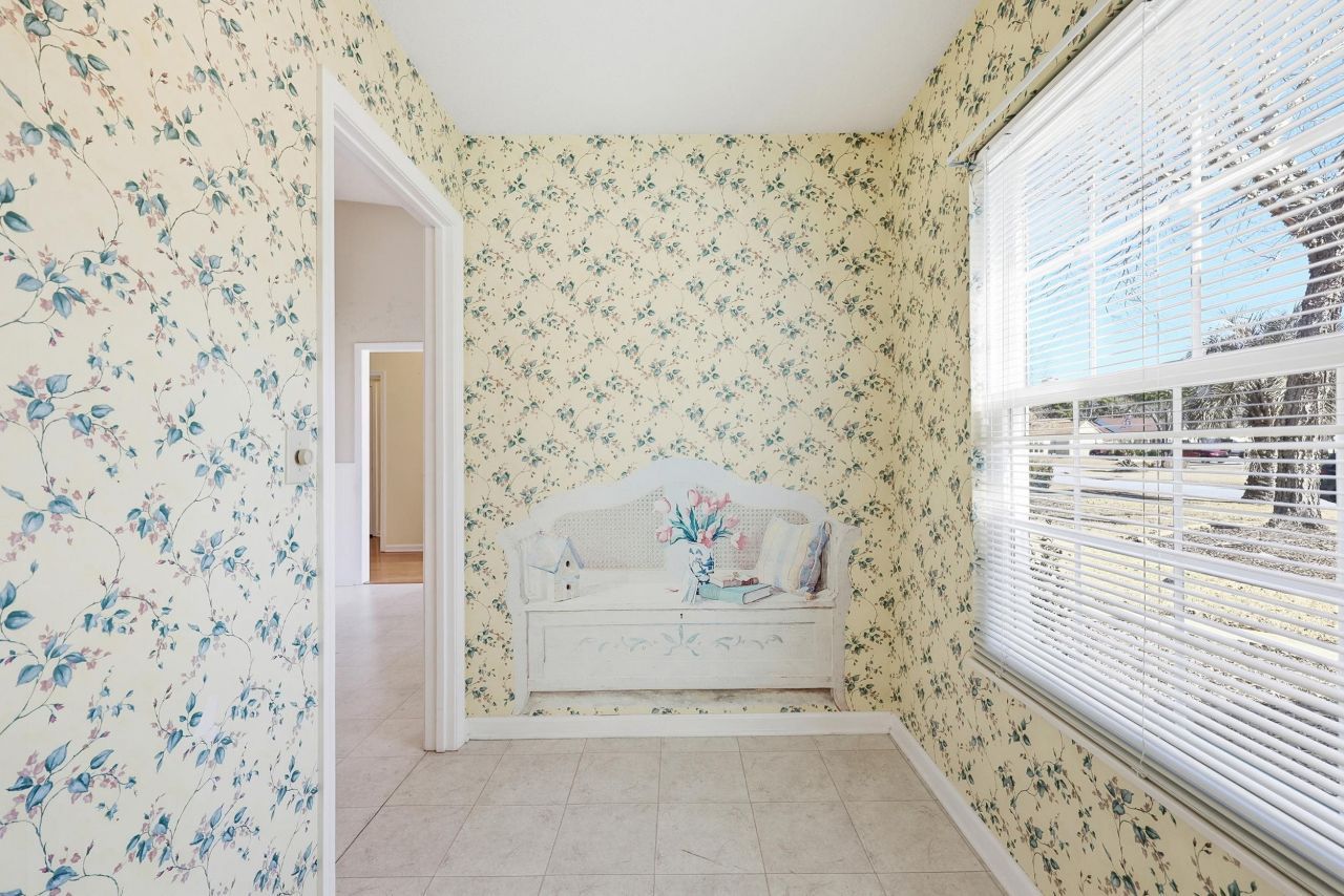 667 Bluebird Ln. Photo 8