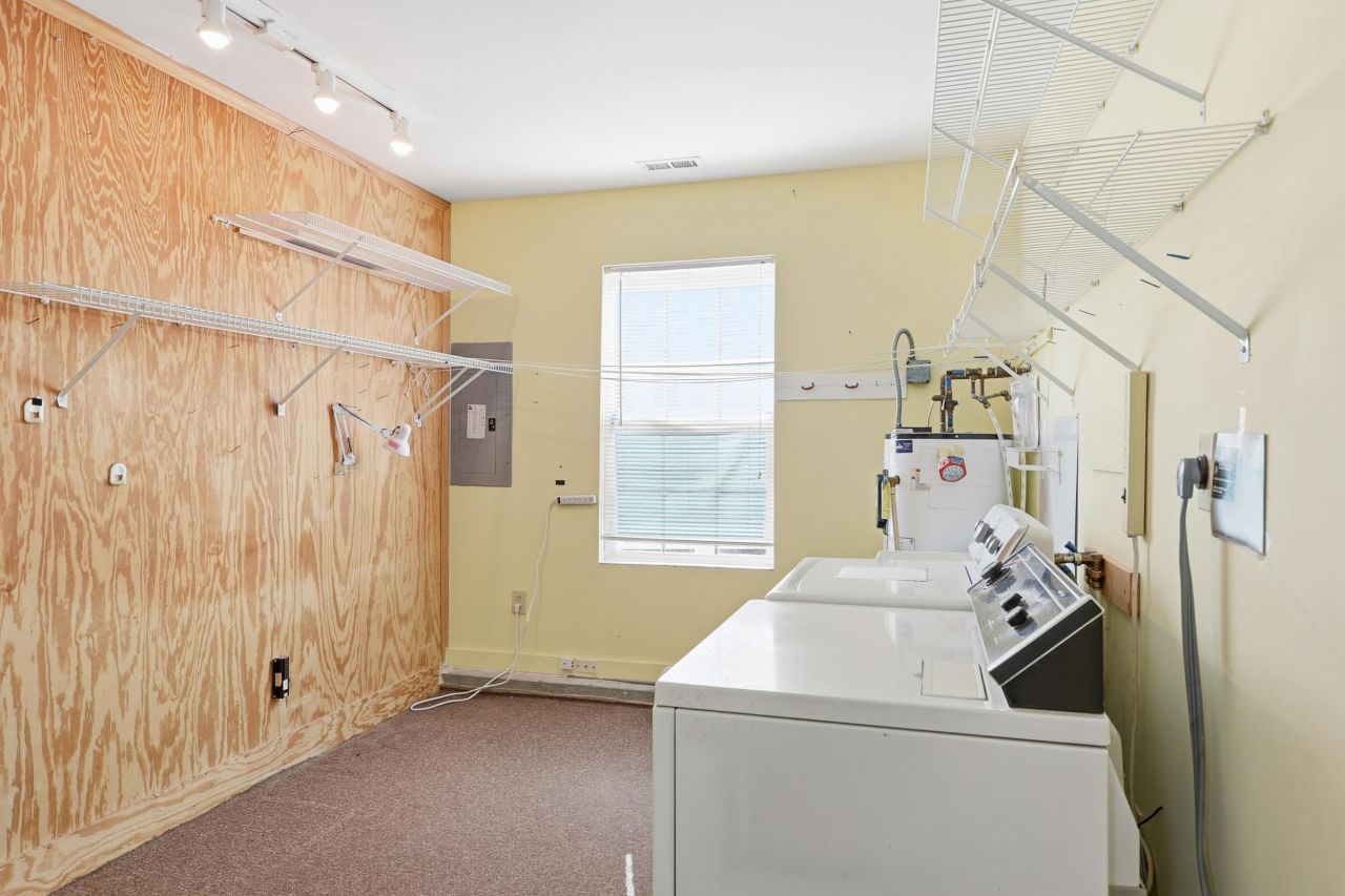 667 Bluebird Ln. Photo 9