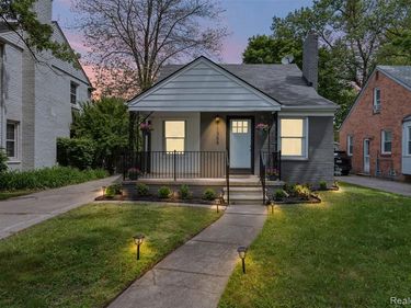 1388 Vernier Road, Grosse Pointe Woods, MI 48236