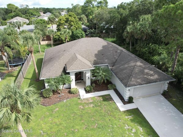 443 Lanfair Avenue, Sebastian, FL 32958