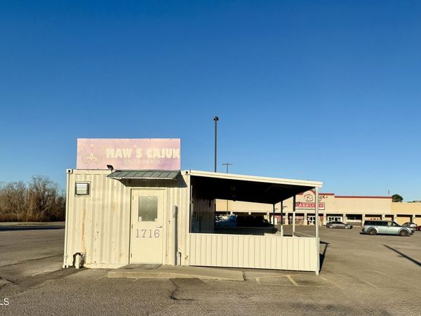 1716 S Main Street, St. Martinville, LA 70582