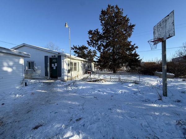 2051 Battle Creek Road, Charlotte, MI 48813