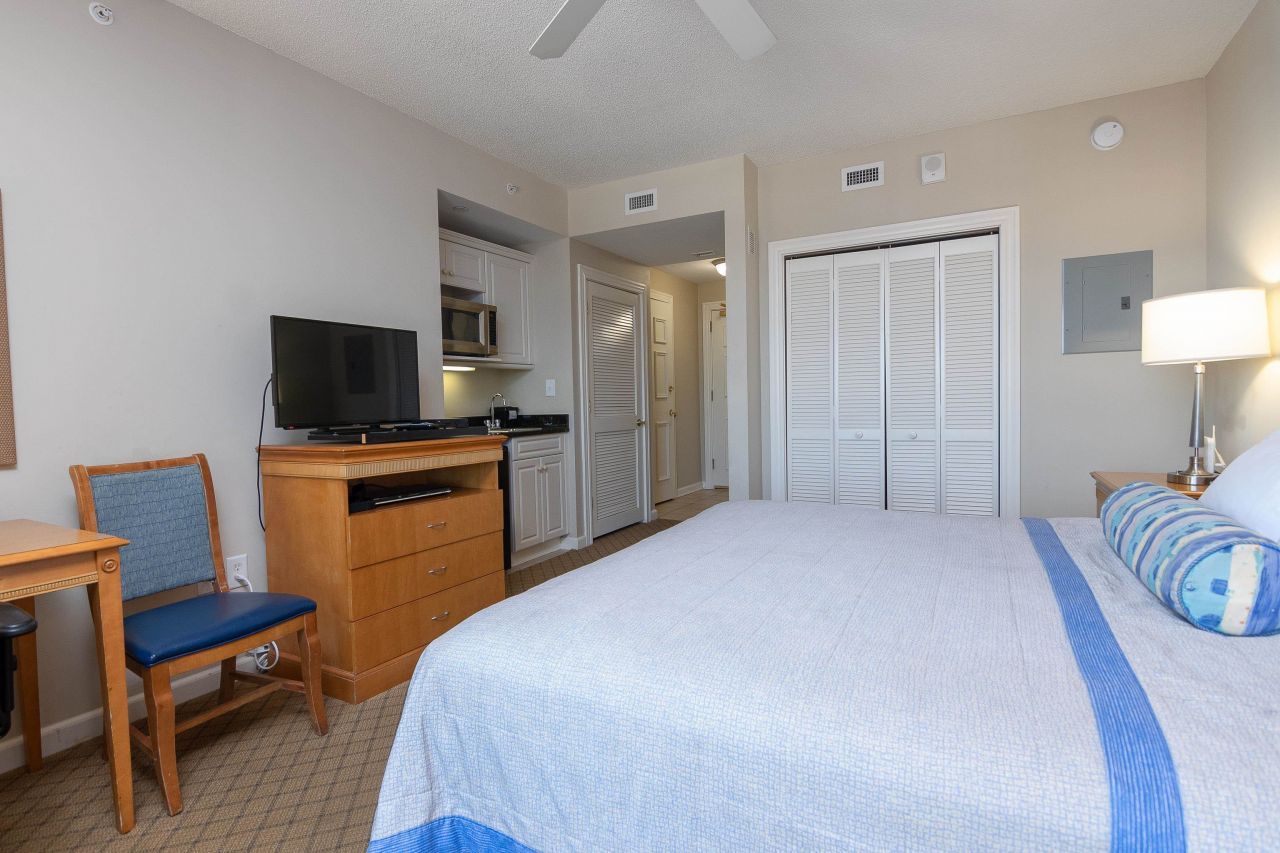 9994 Beach Club Dr. Photo 43