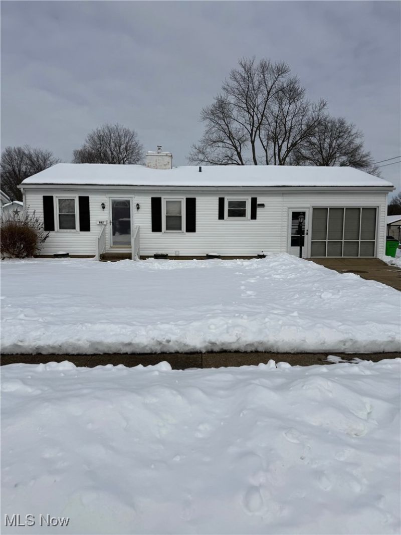 827 Lakeview Drive, Dover, OH 44622 Main Photo