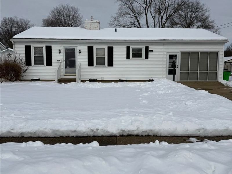 827 Lakeview Drive, Dover, OH 44622 Photo 1