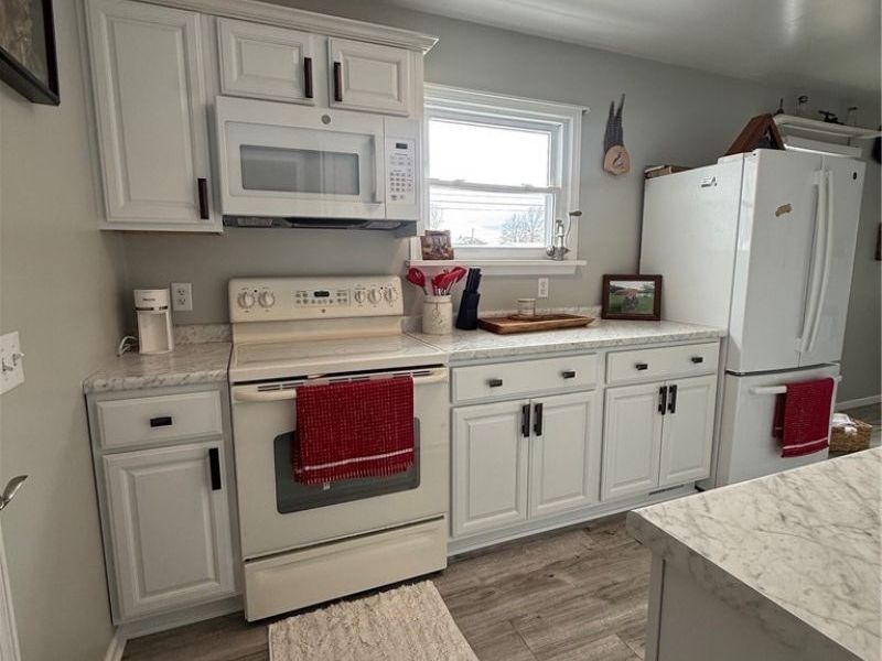 827 Lakeview Drive, Dover, OH 44622 Photo 10