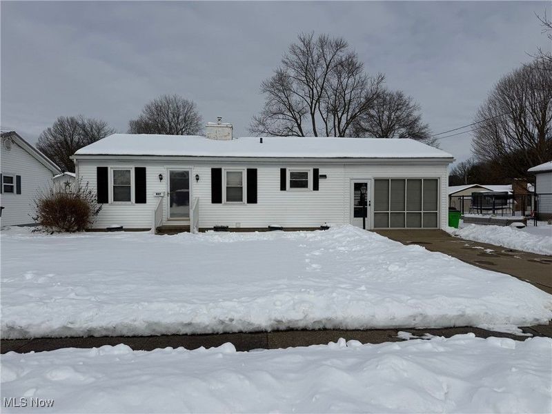 827 Lakeview Drive, Dover, OH 44622 Photo 2