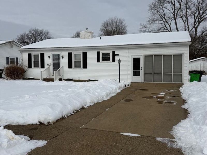 827 Lakeview Drive, Dover, OH 44622 Photo 3