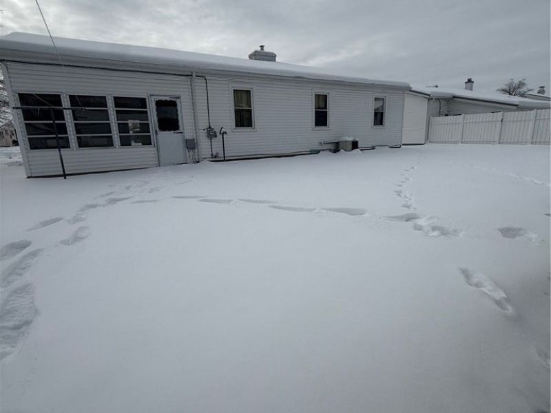 827 Lakeview Drive, Dover, OH 44622 Photo 6