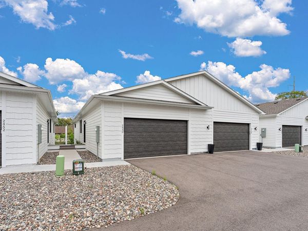 2452 County Road D W, Roseville, MN 55112