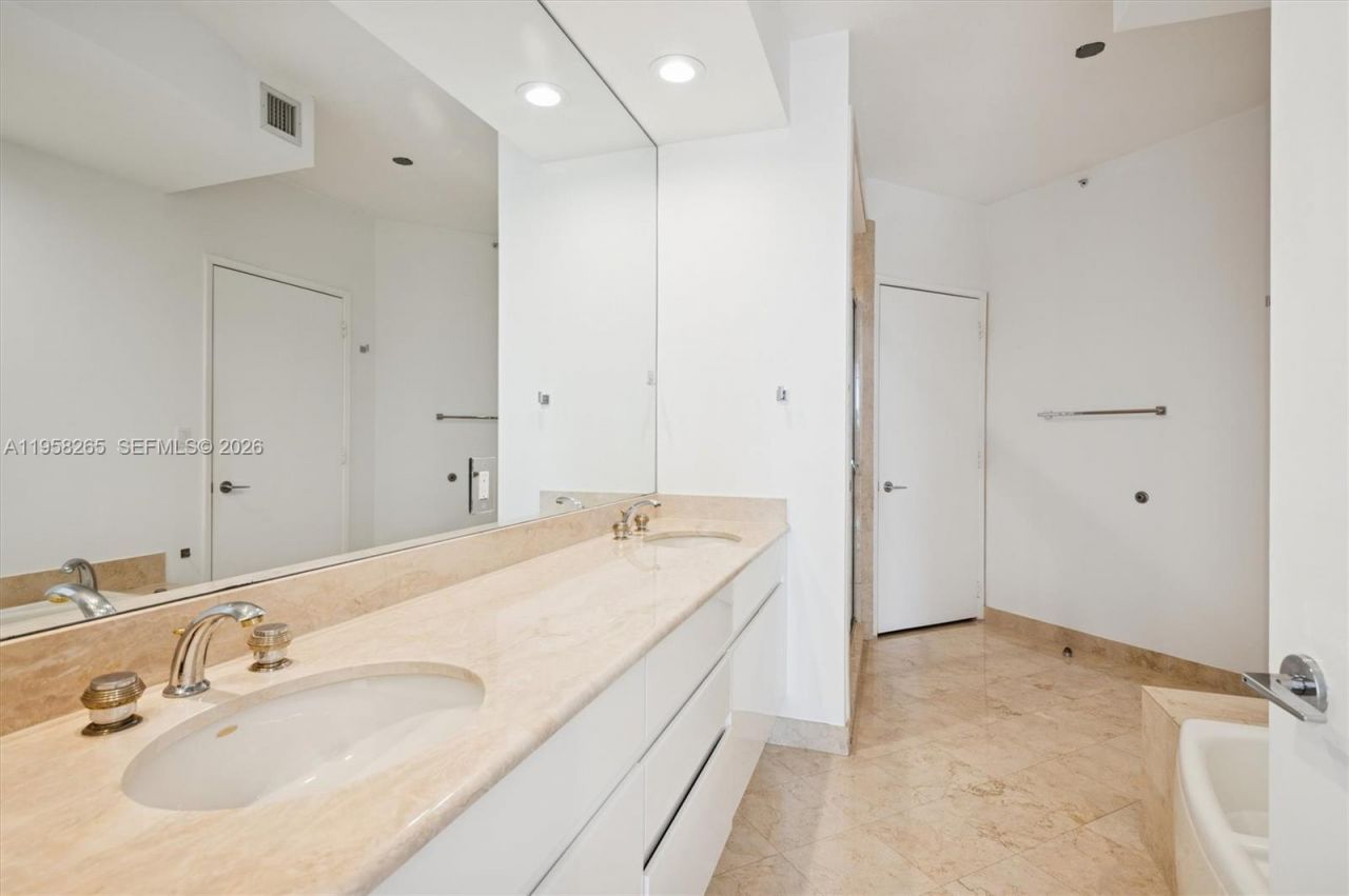 717 Crandon Blvd , Unit 507, Key Biscayne, FL 33149 Photo