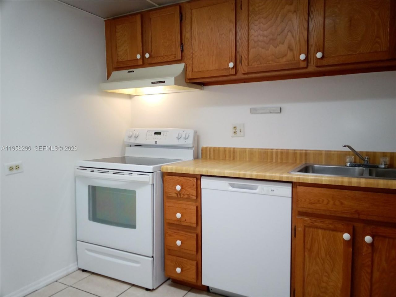 3720 Inverrary Dr, Unit 2S, Lauderhill, FL 33319 Photo