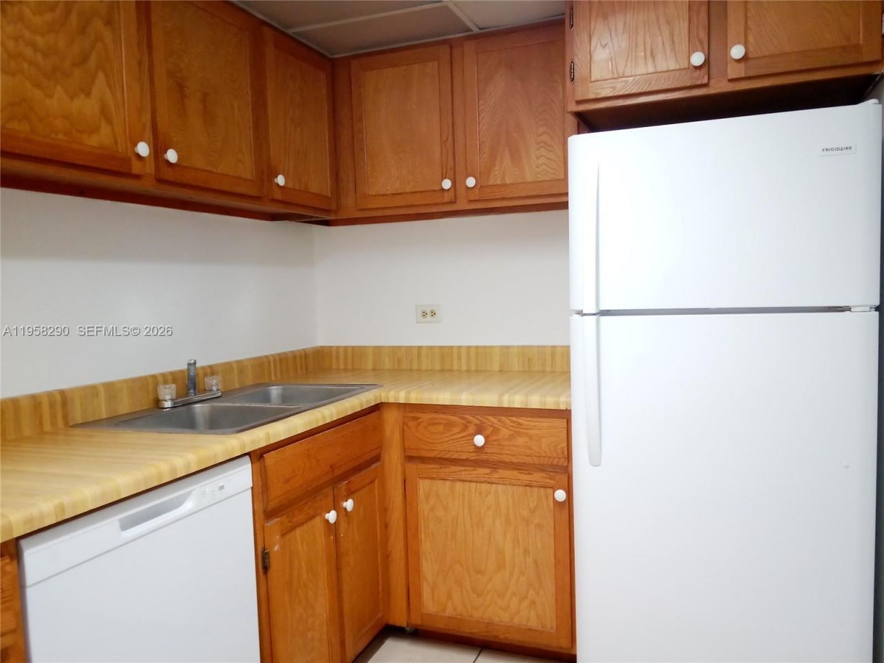 3720 Inverrary Dr, Unit 2S, Lauderhill, FL 33319 Photo