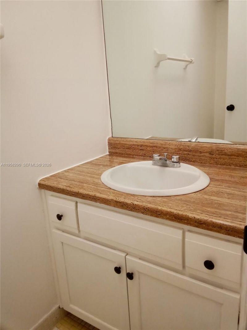 3720 Inverrary Dr, Unit 2S, Lauderhill, FL 33319 Photo