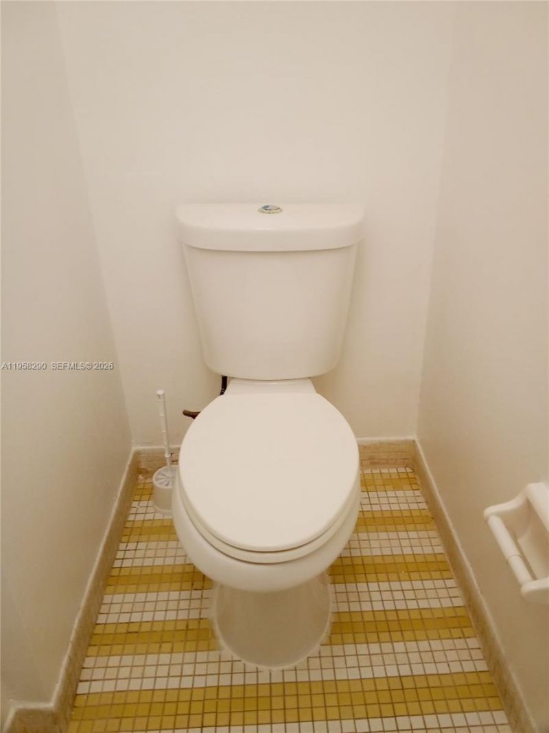 3720 Inverrary Dr, Unit 2S, Lauderhill, FL 33319 Photo