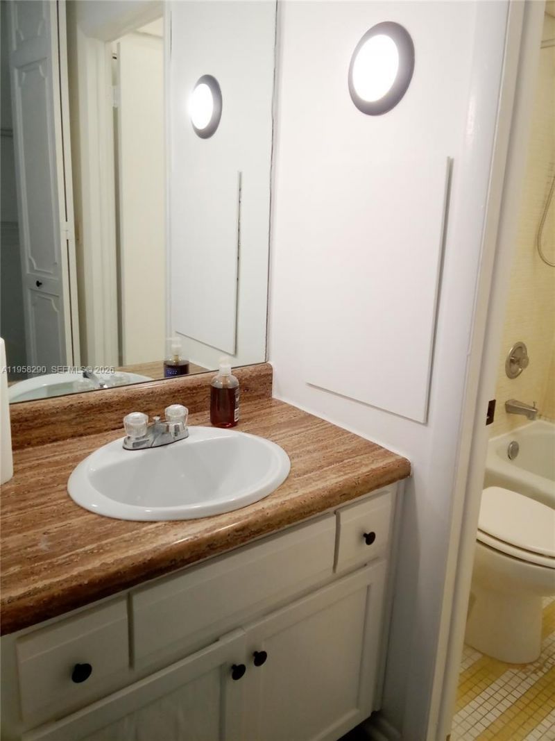 3720 Inverrary Dr, Unit 2S, Lauderhill, FL 33319 Photo