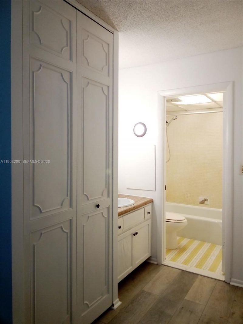 3720 Inverrary Dr, Unit 2S, Lauderhill, FL 33319 Photo