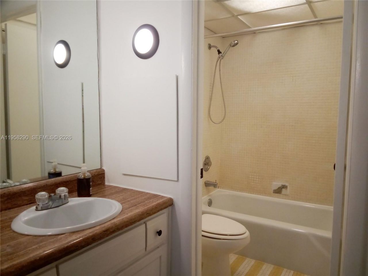 3720 Inverrary Dr, Unit 2S, Lauderhill, FL 33319 Photo