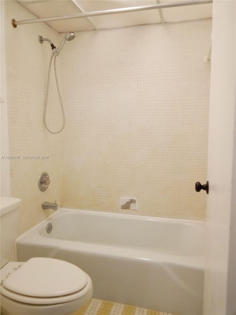 3720 Inverrary Dr, Unit 2S, Lauderhill, FL 33319 Photo