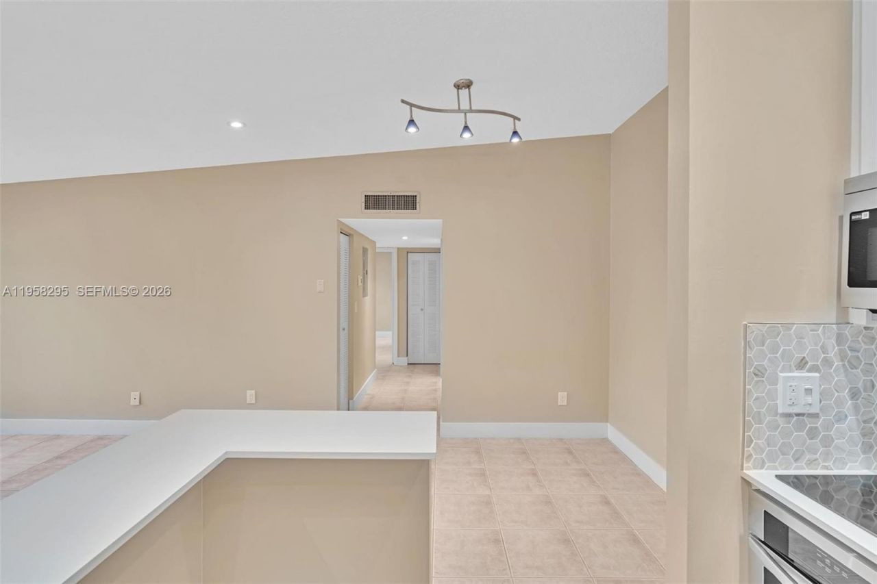 9487 W Mcnab Rd , Unit 205, Tamarac, FL 33321 Photo