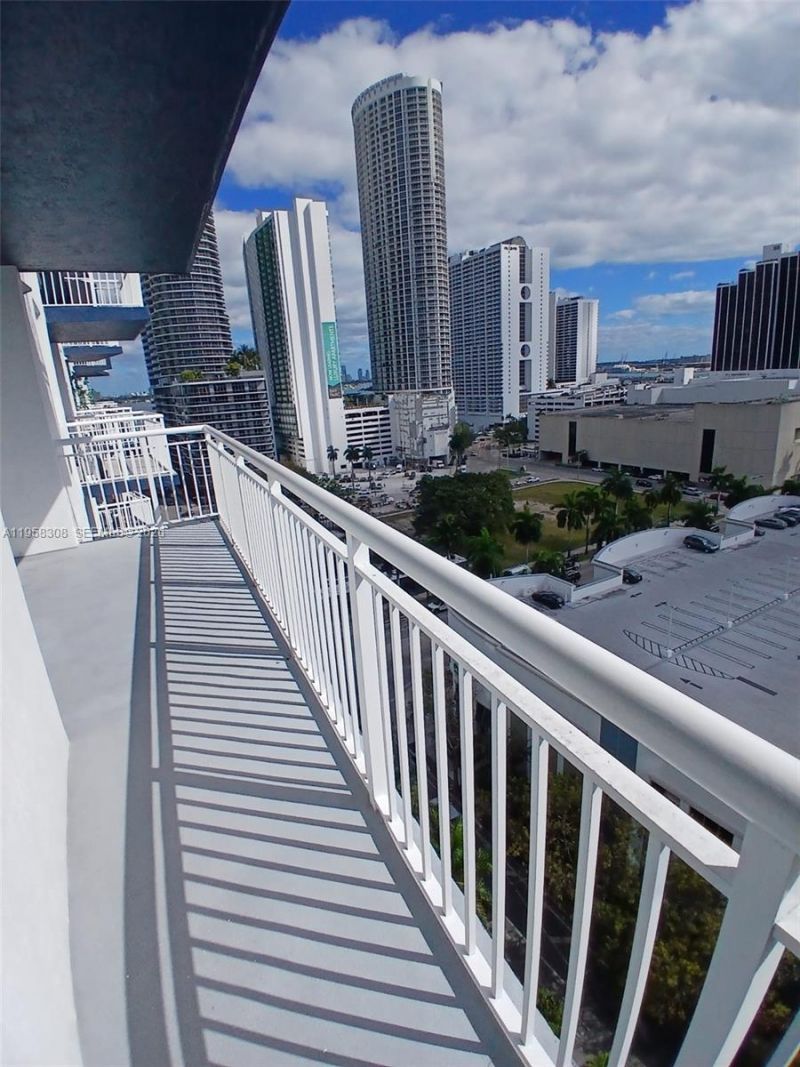 275 NE 18th St, Unit 1404, Miami, FL 33132 Photo