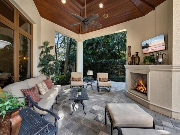 28724 La Caille DR, NAPLES, FL 34119