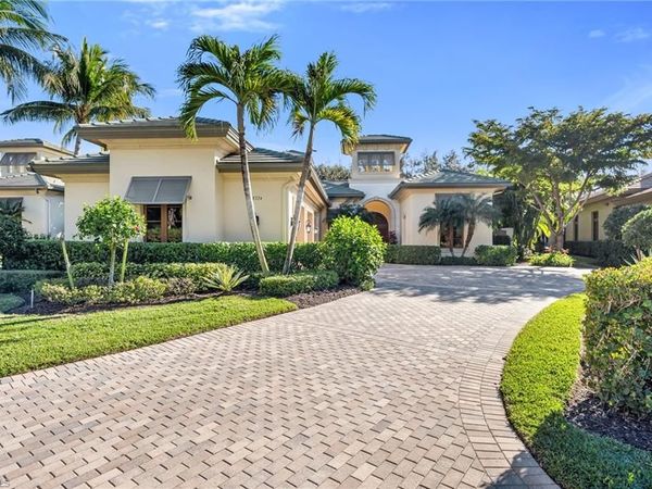 28724 La Caille DR, NAPLES, FL 34119
