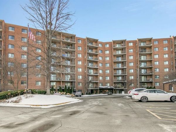 Unit 103, Bloomingdale, IL 60108