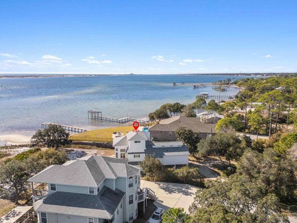 520 Parish Blvd, Mary Esther, FL 32569