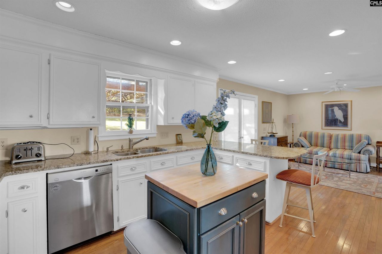 412 Park Lake Circle  Photo 13