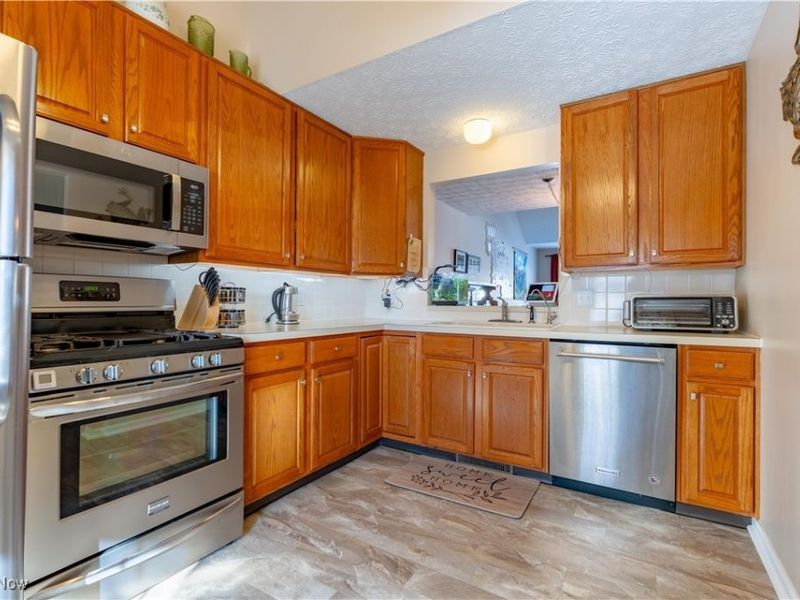 1617 NE Southpointe Circle NE, Canton, OH 44714 Photo 3