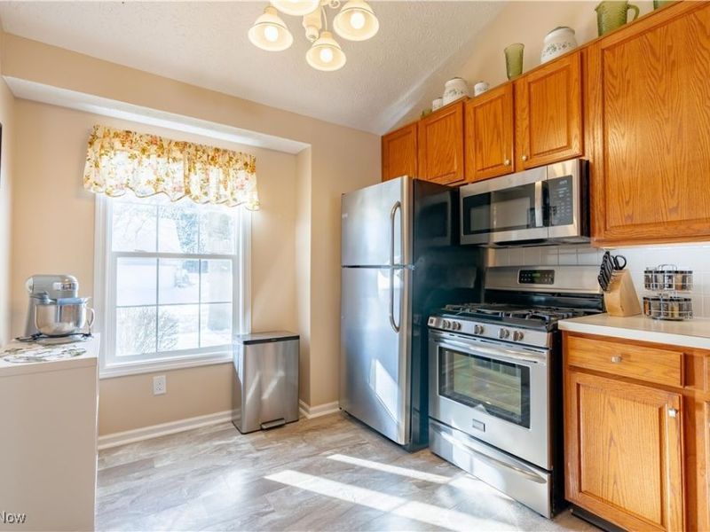 1617 NE Southpointe Circle NE, Canton, OH 44714 Photo 4