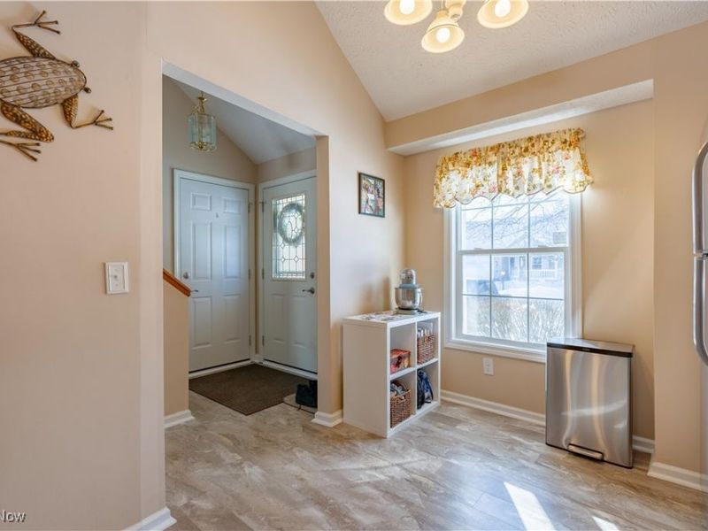 1617 NE Southpointe Circle NE, Canton, OH 44714 Photo 5