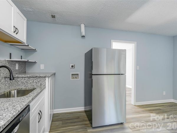 300 E Charlotte Avenue, Unit 16, Mount Holly, NC 28120