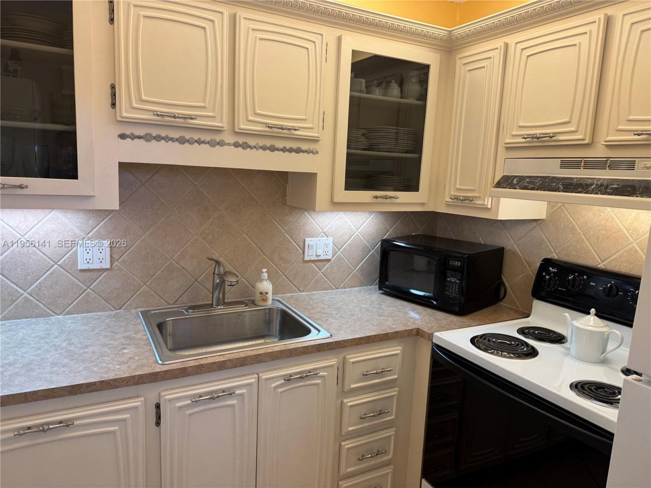 2861 Somerset Dr , Unit 407, Lauderdale Lakes, FL 33311 Photo