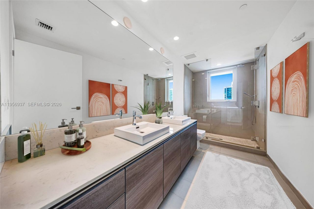 1080 Brickell Ave, Unit 2708, Miami, FL 33131 Photo