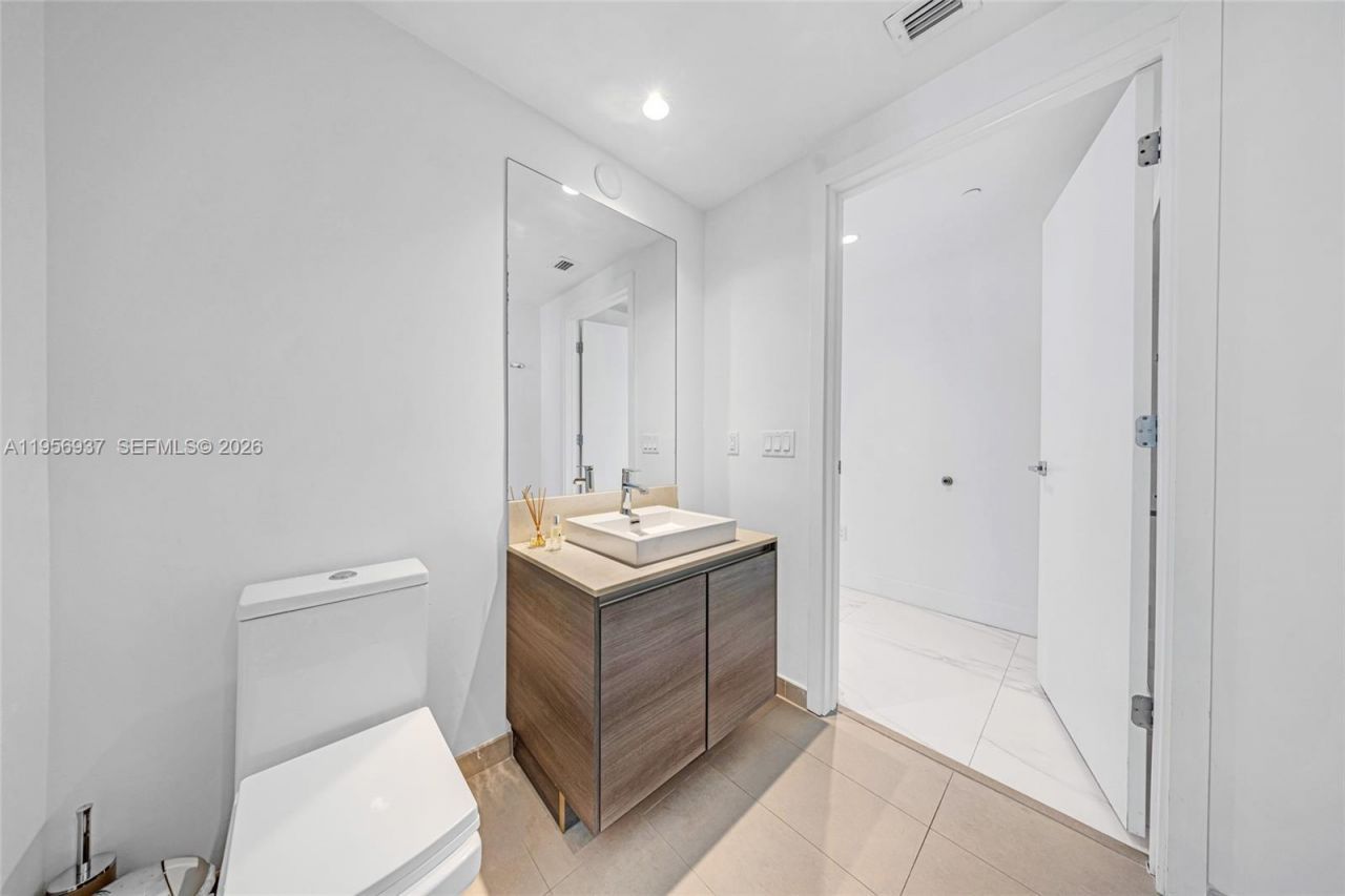 1080 Brickell Ave, Unit 2708, Miami, FL 33131 Photo