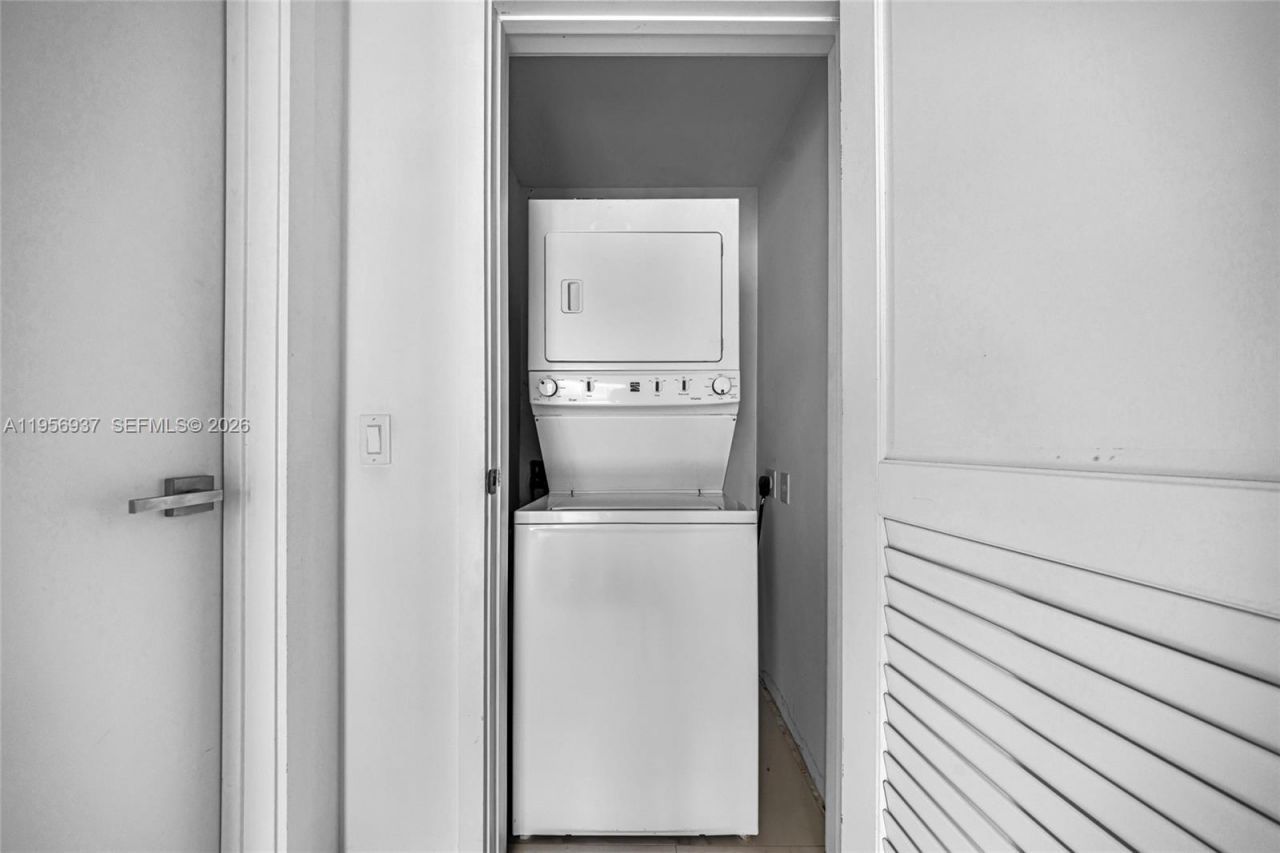 1080 Brickell Ave, Unit 2708, Miami, FL 33131 Photo