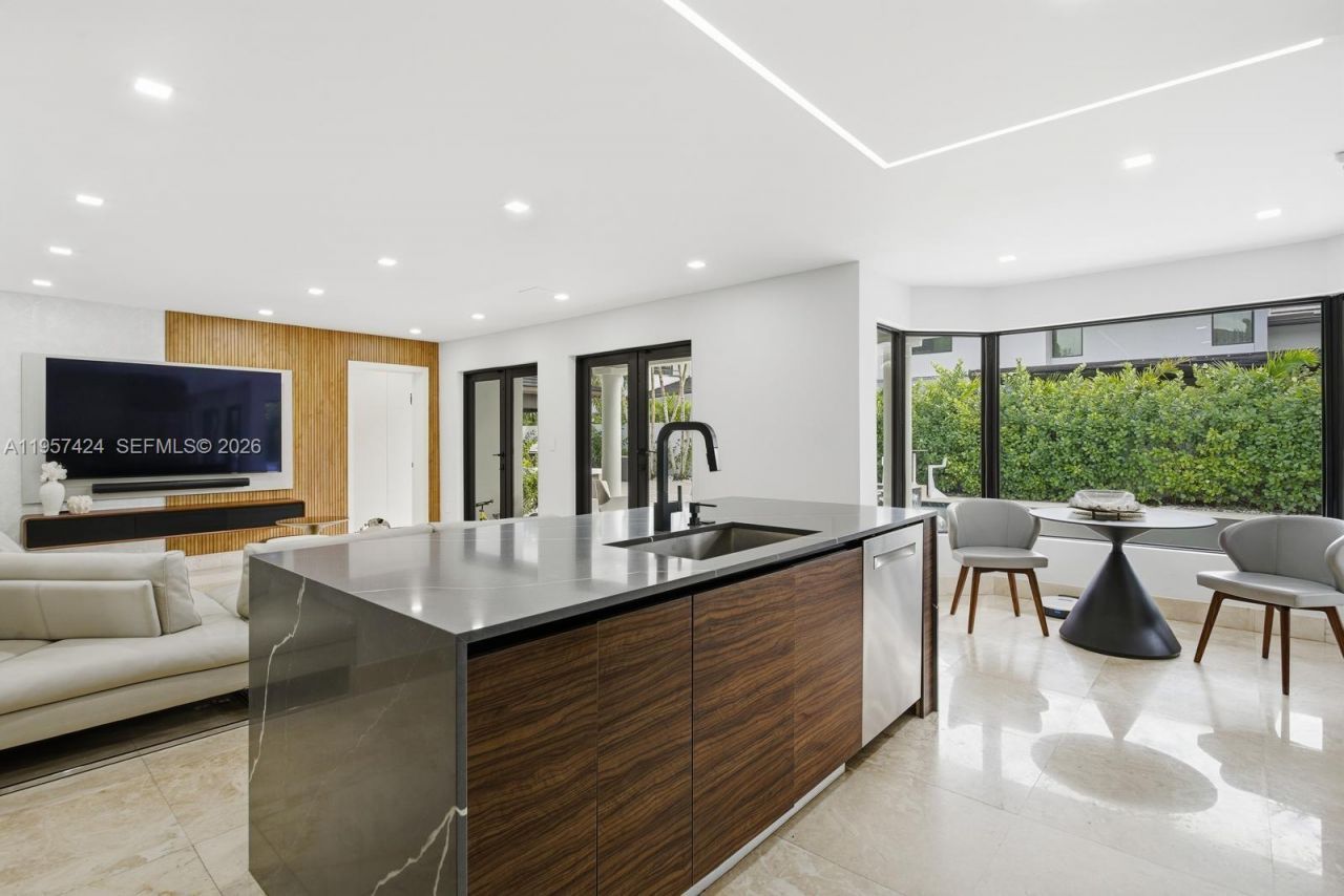 9467 NW 54th Doral Cir Ln, Doral, FL 33178 Photo