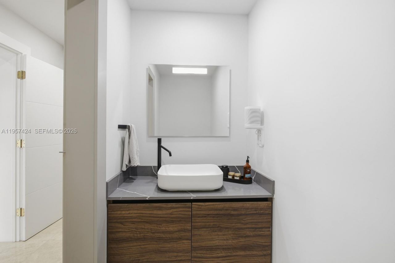 9467 NW 54th Doral Cir Ln, Doral, FL 33178 Photo