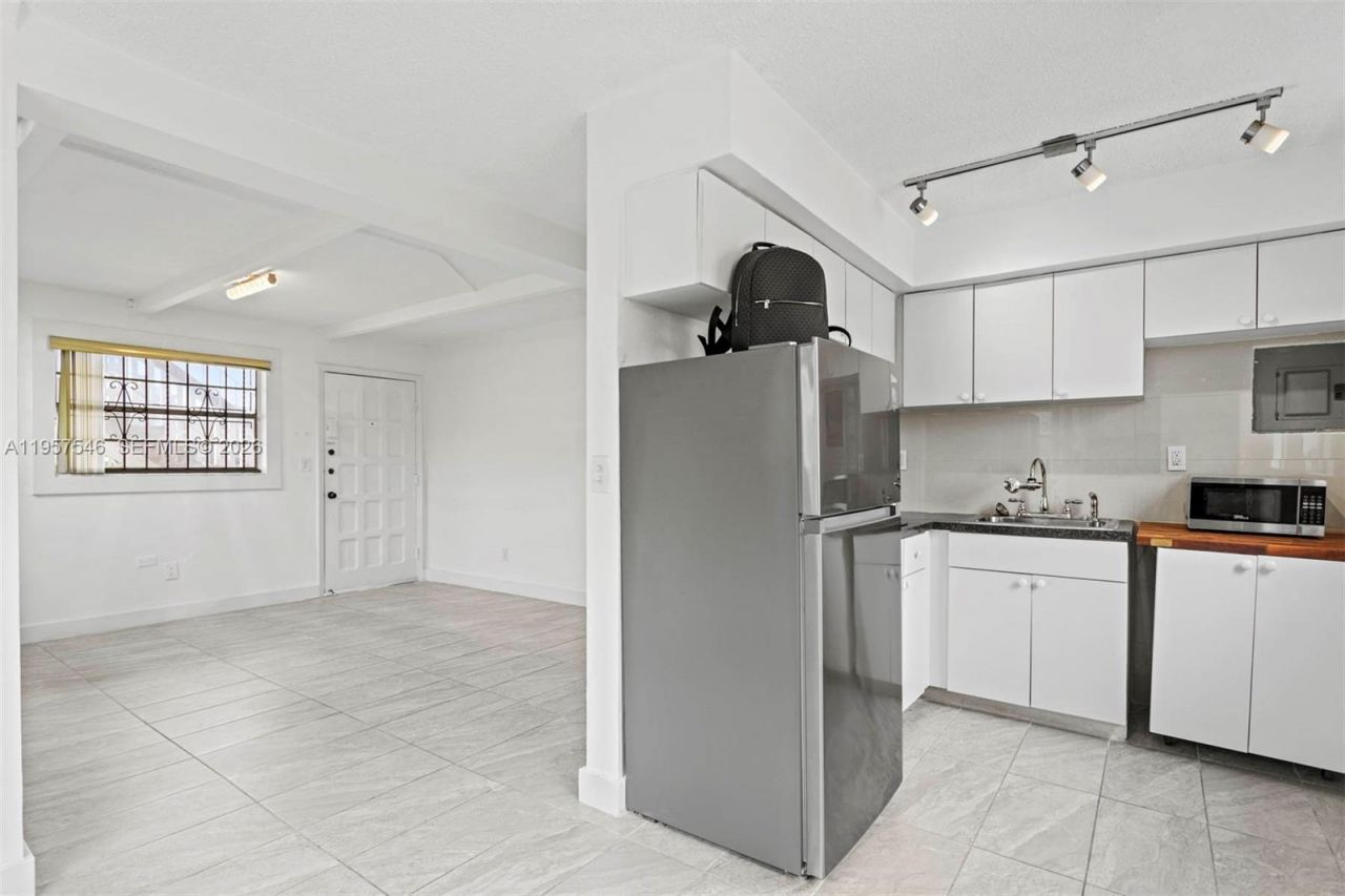 1220 SW 5th St, Unit 21, Miami, FL 33135 Photo