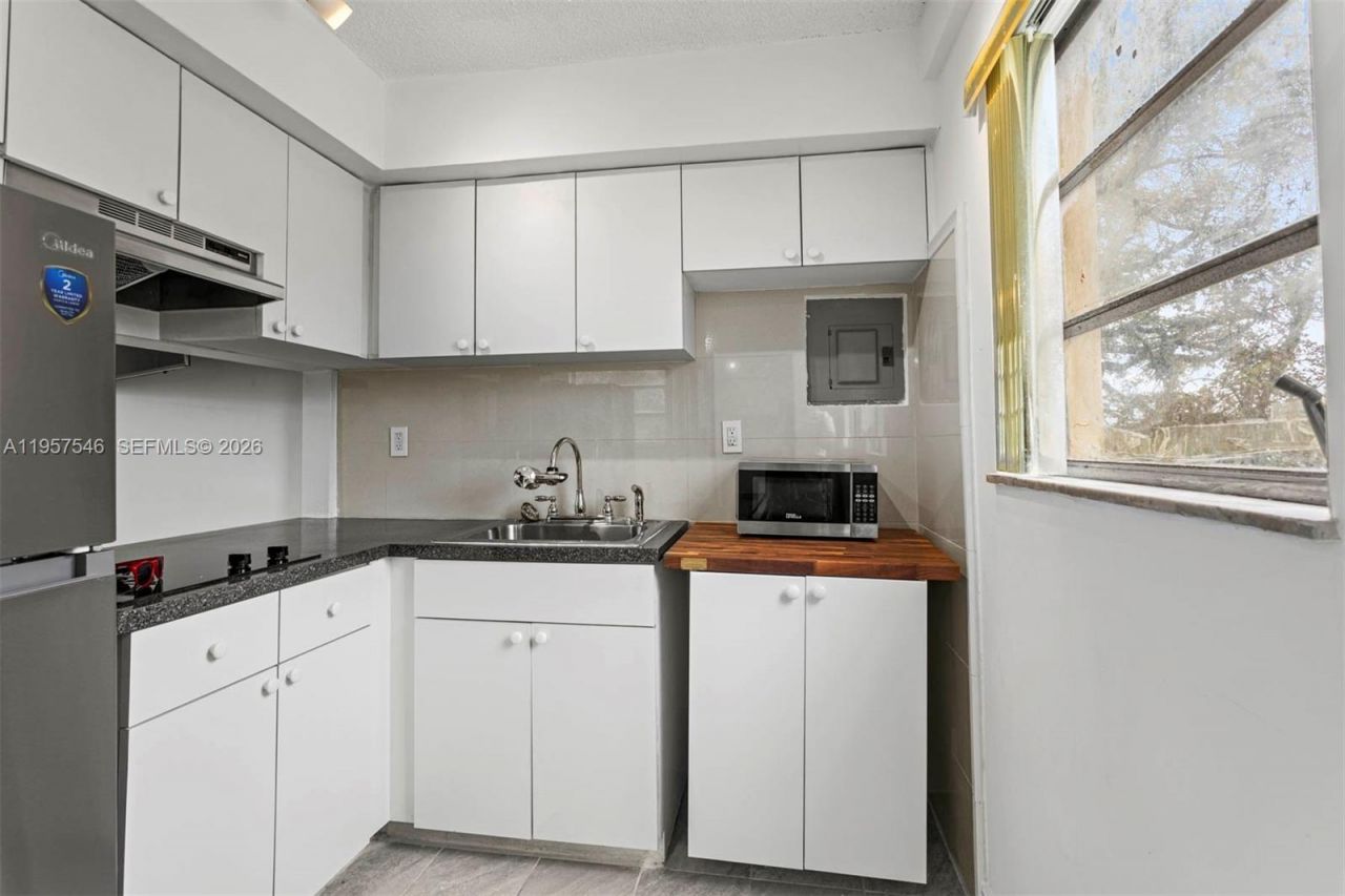 1220 SW 5th St, Unit 21, Miami, FL 33135 Photo